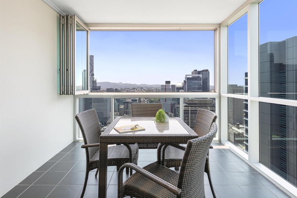 Oaks Brisbane Festival Suites 35/49
