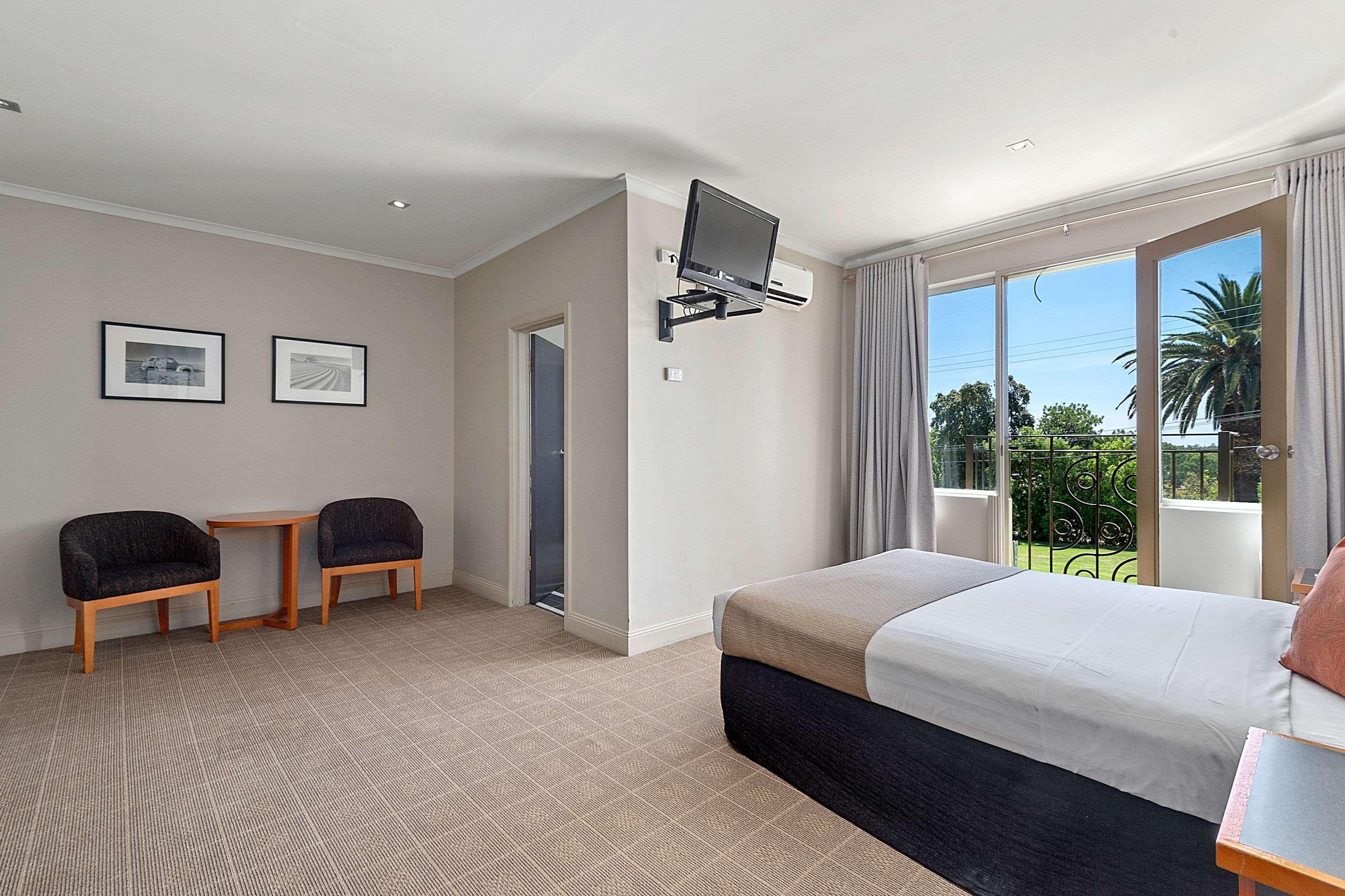 Upgrade, 1 Queen and 1 Single Bed