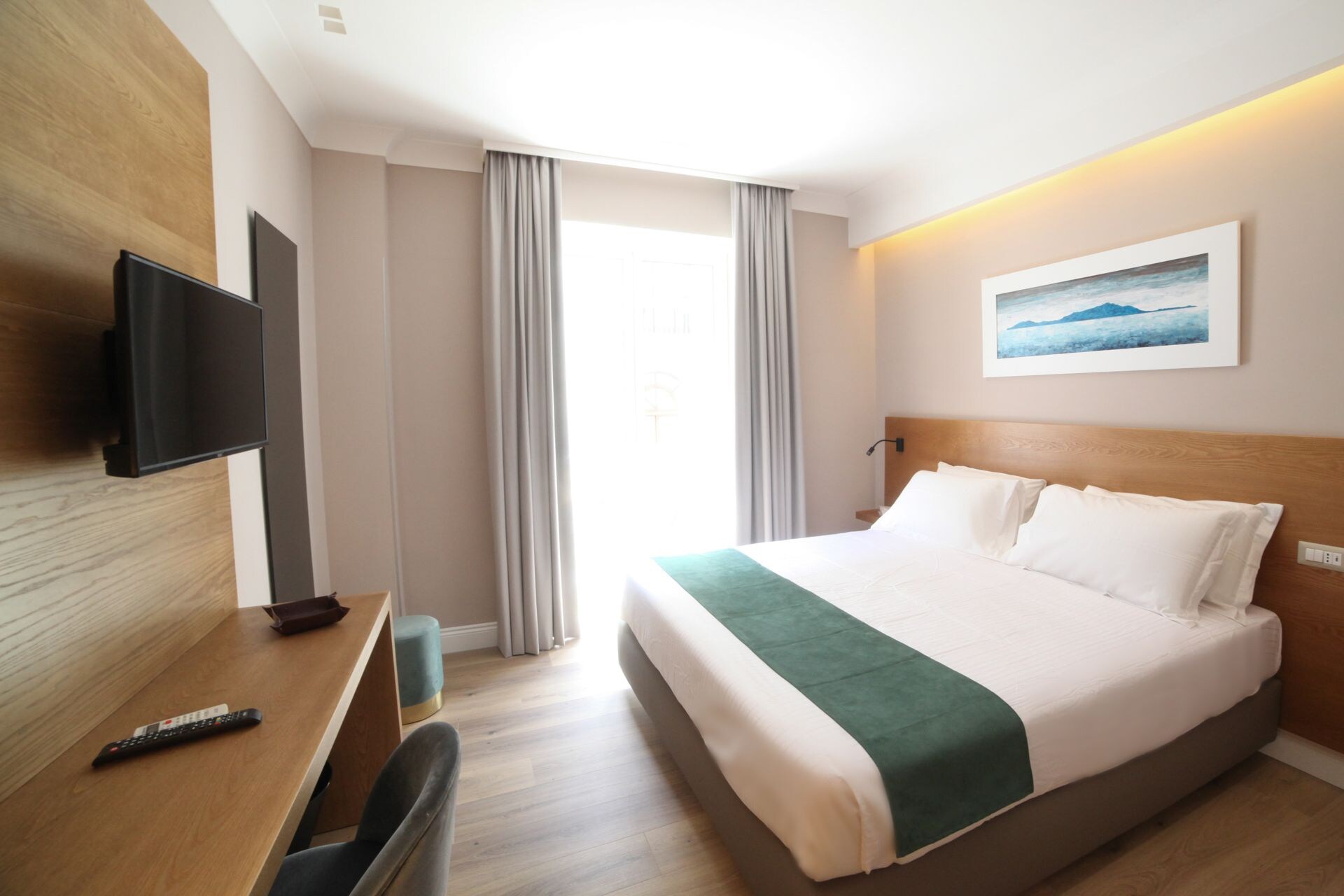 SUPERIOR, DOUBLE BED, CITY VIEW