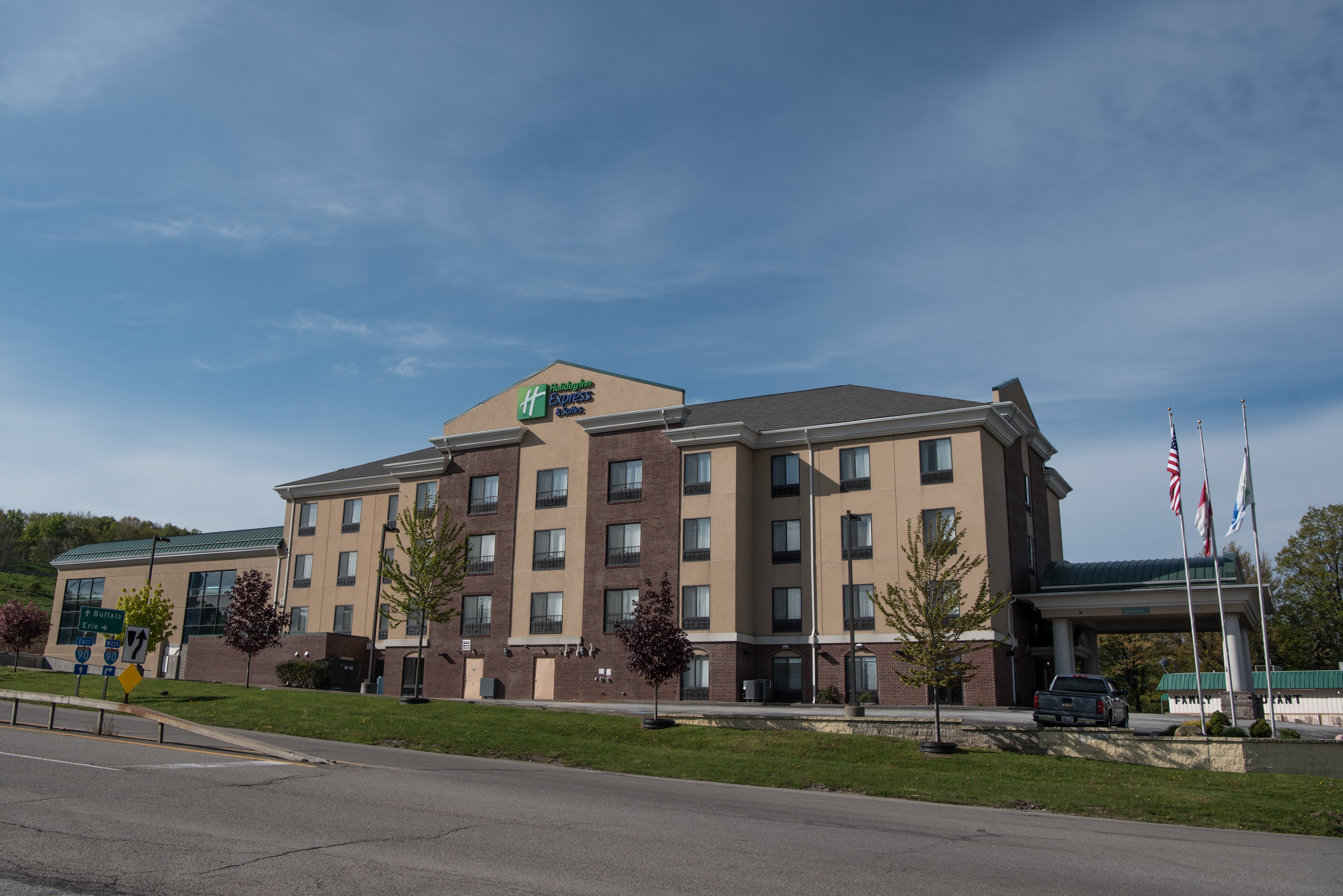 Holiday Inn Express & Suites North East (Erie I-90 Exit 41) 1/60