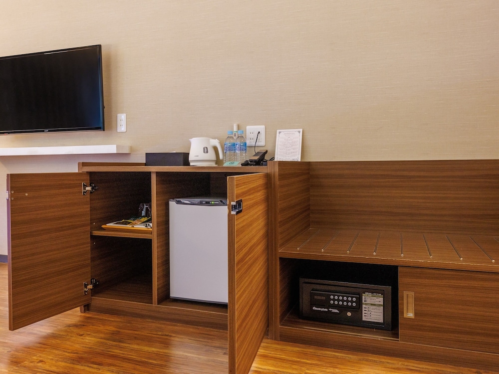Sunset Beach Hotel 40/55
