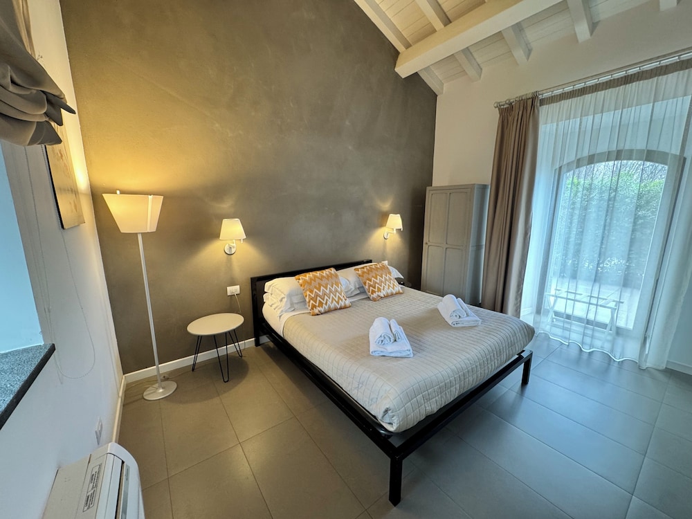 Tale Restaurant & Suite 26/75