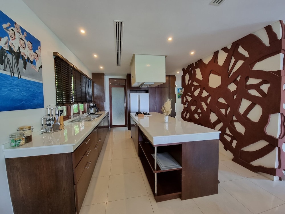 Amatapura Beach Villa 12 27/57