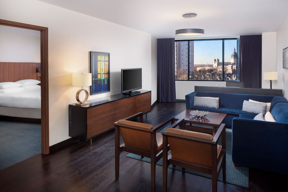 Hyatt Regency 37/59