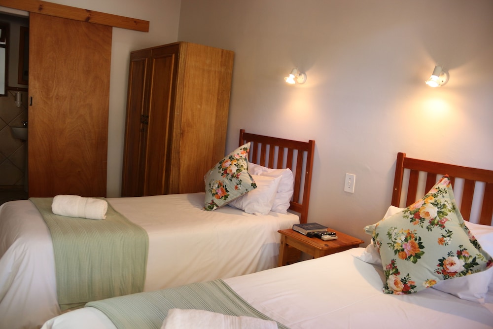 Aan Die Oewer Guest House 3/42