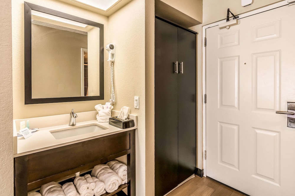 Quality Inn Pensacola, FL 14/36