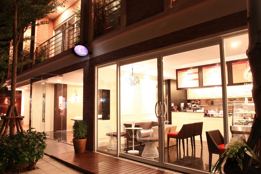Mirth Sathorn Hotel 32/39