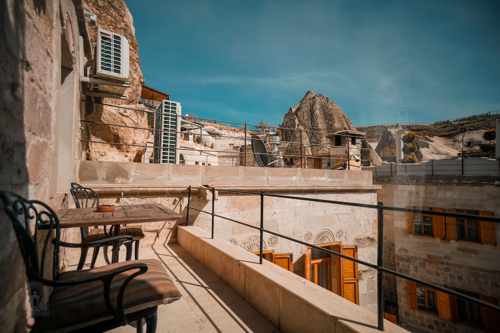 Zeus Cave Suites 46/50