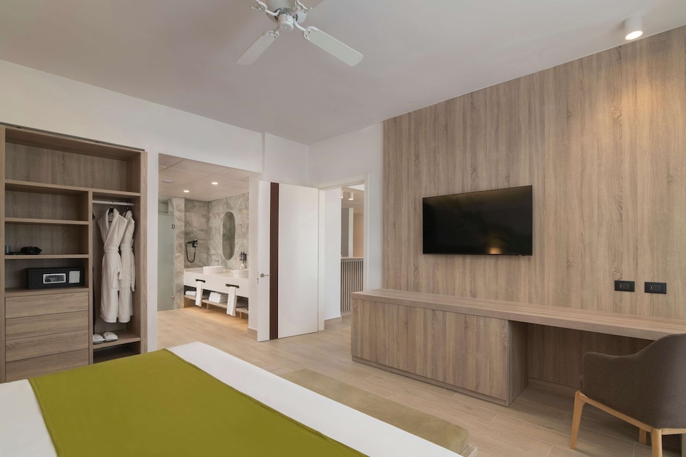 Serenade All Suites - Adults Only Resort 39/50