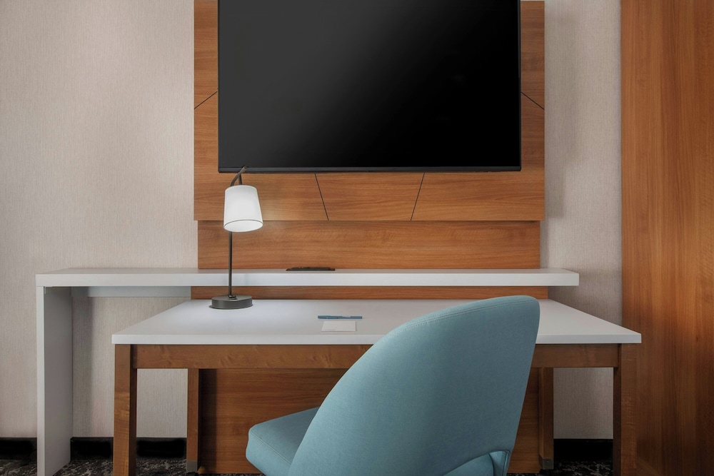 Fairfield Inn Suites By Marriott Oakland Hayward 39/48