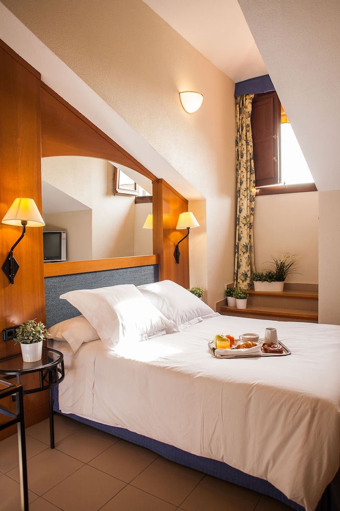 Hostal Miguel De Cervantes 5/57
