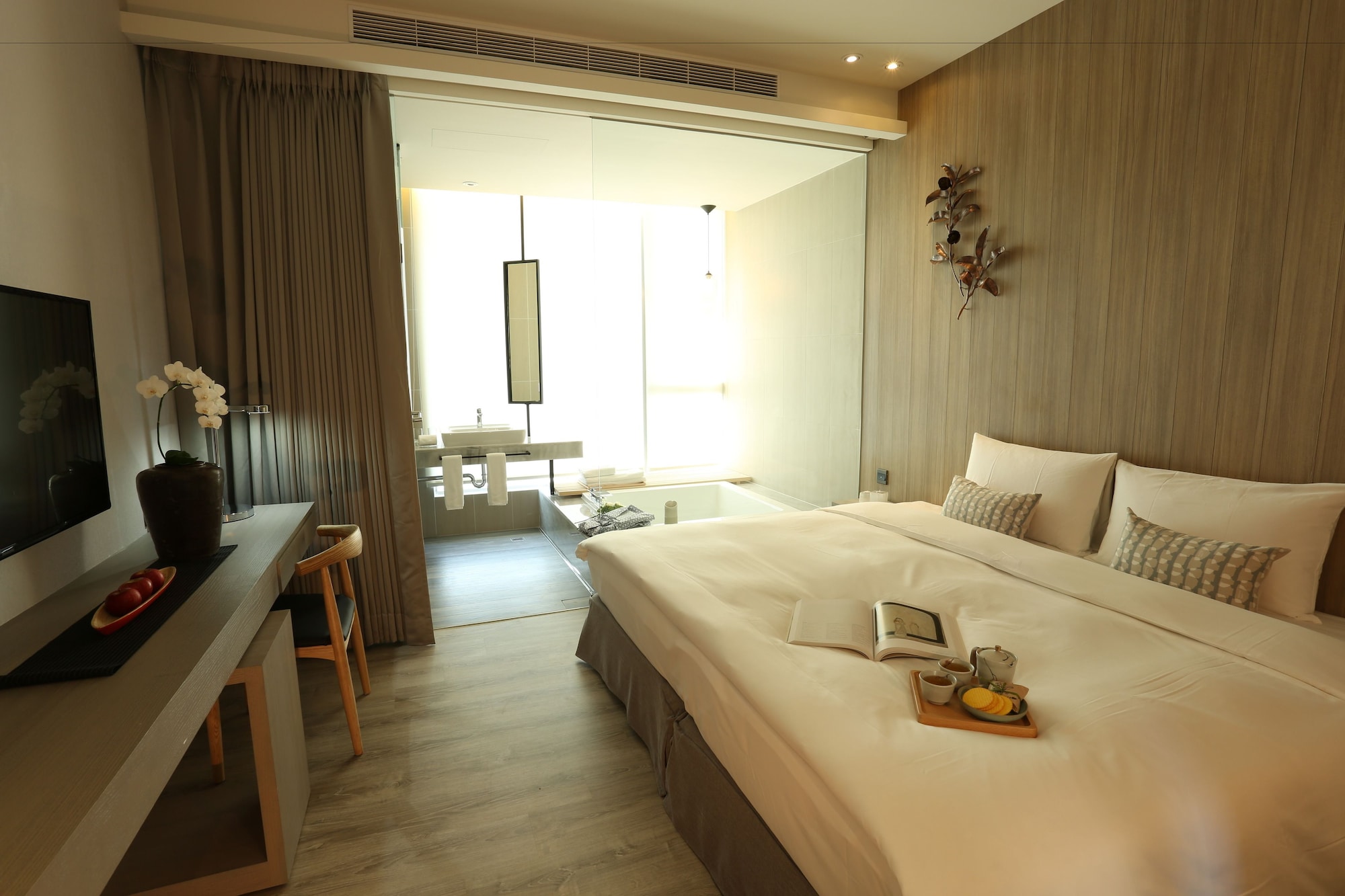 EXECUTIVE, DOUBLE BED, HOT TUB