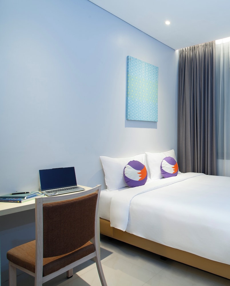 Fox Lite Hotel Cikarang 10/24