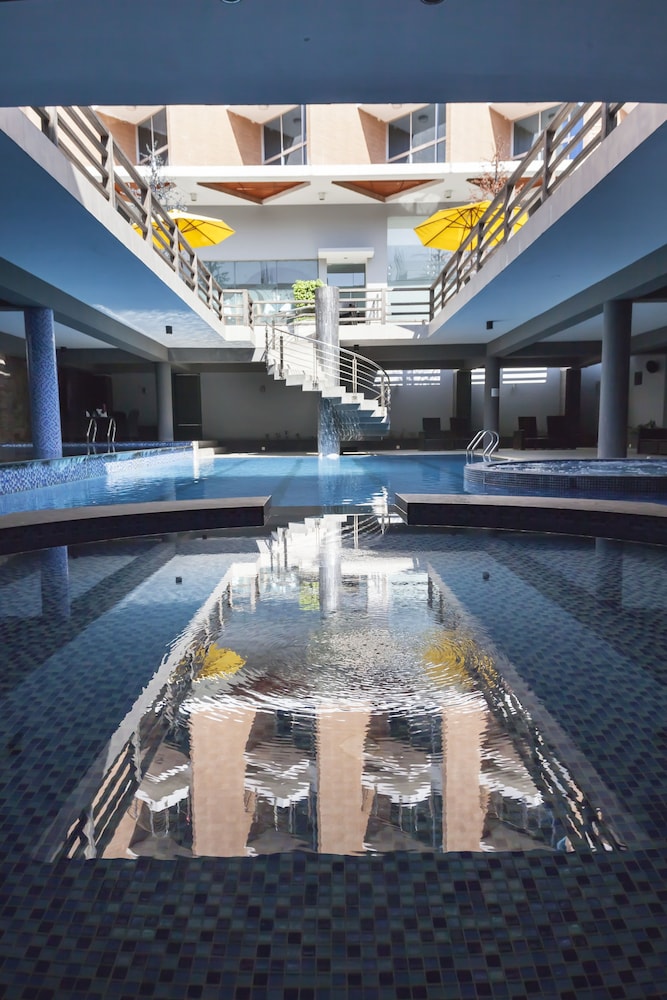 LONG BEACH HOTEL 20/38