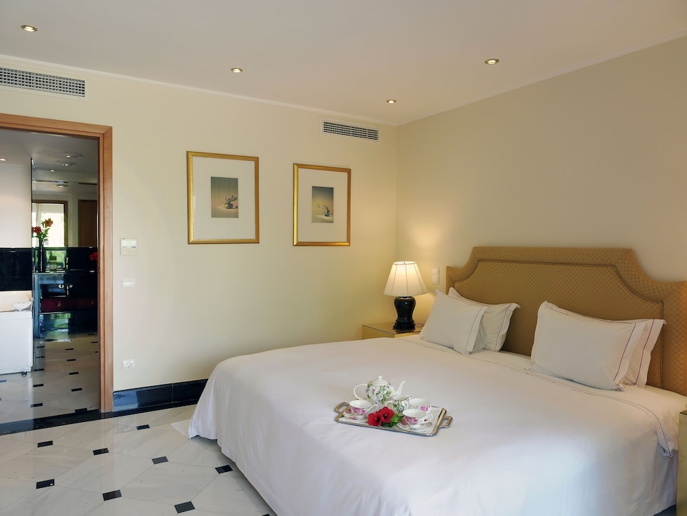 1 Bedroom, Exclusive, Suite, Queen Bed, Shared Pool, Sofa