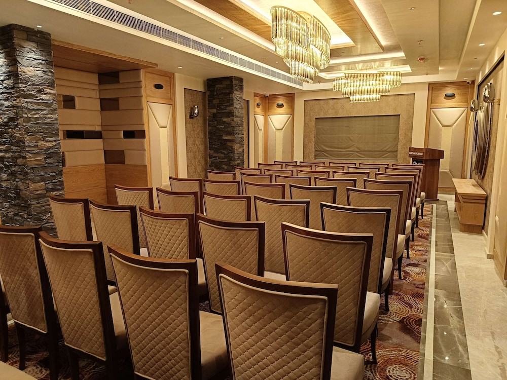 Presidium Sarovar Premiere Dalhousie 50/68