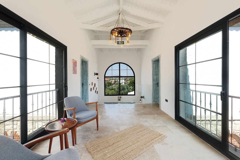 Armel Alacati (+12 Adult Only) 25/46