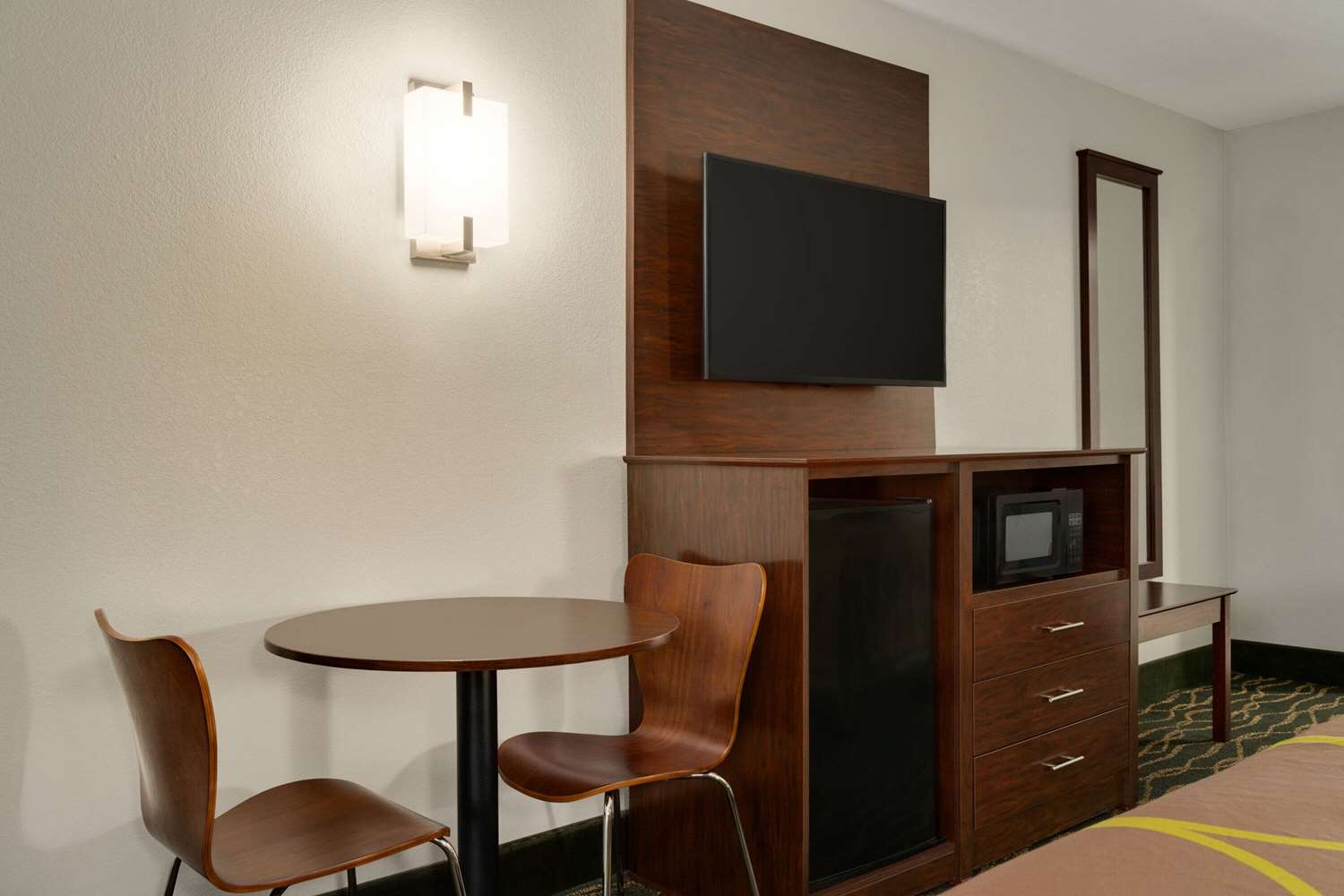 Super 8 By Wyndham Pearl/Jackson/East 24/29