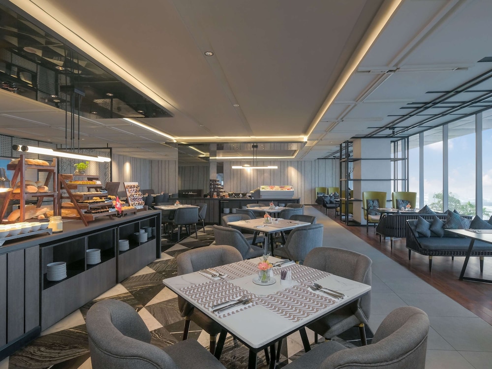 Movenpick Surabaya City 46/68