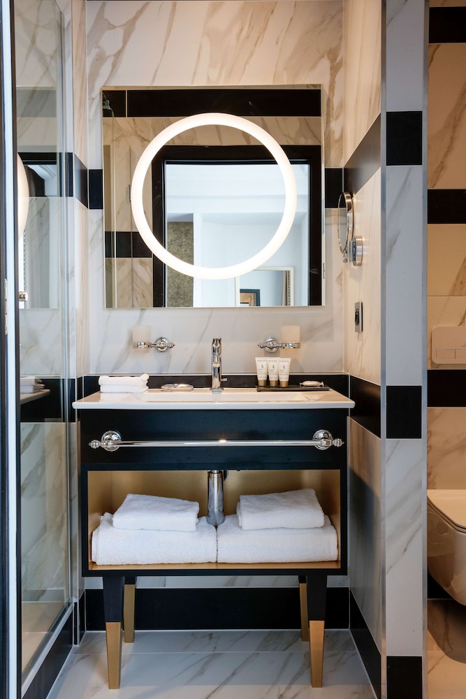 DUPLEX, SUITE, TWIN BEDS