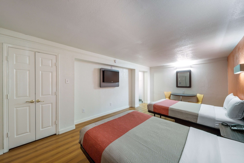 Motel6 Dallas, TX - Farmers Branch 13/47
