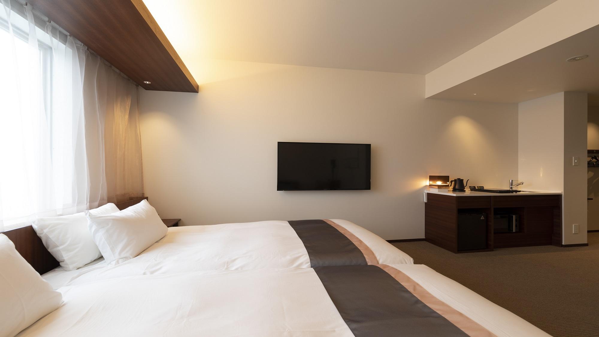 Universal, Twin Beds