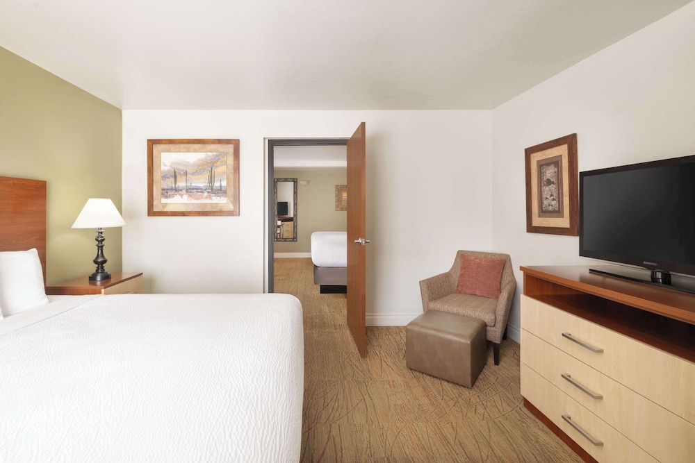 Family Suite, 2 Queen Beds, Best Western Red Hills 3/7