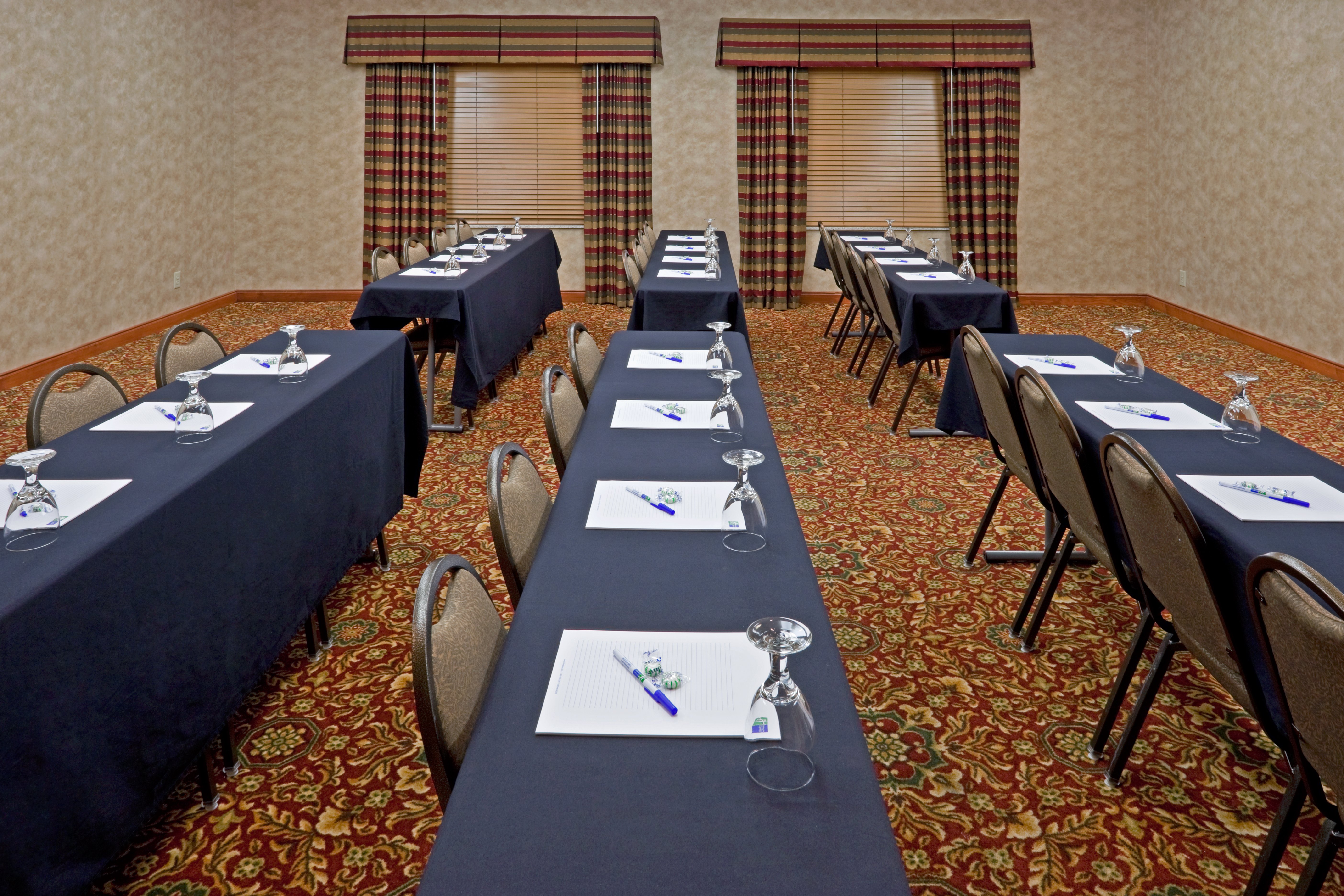 Holiday Inn Express Syracuse-Fairgrounds 66/75