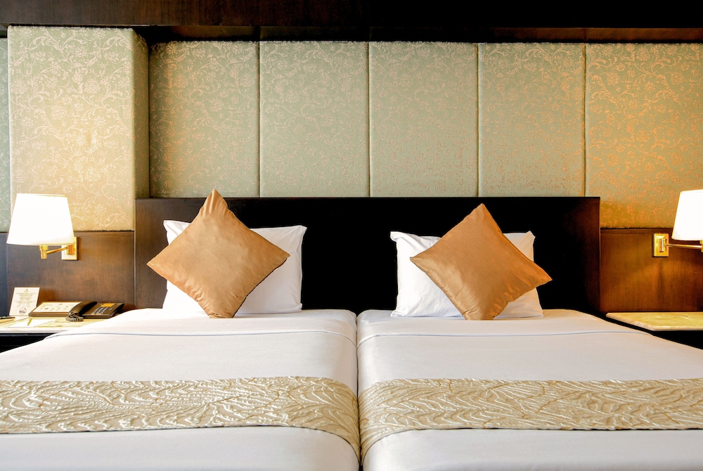 Asia Hotel Bangkok 32/60