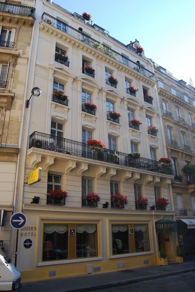 Queens Hotel 3/50