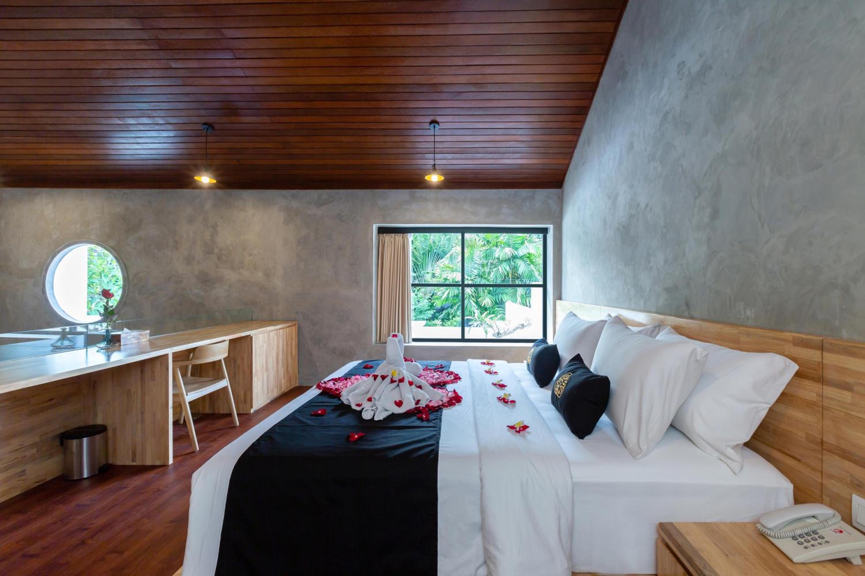 1 Bedroom, Suite, Villa, King Bed, with Pool