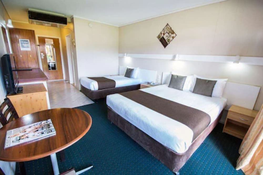 Elkira Court Motel 24/58