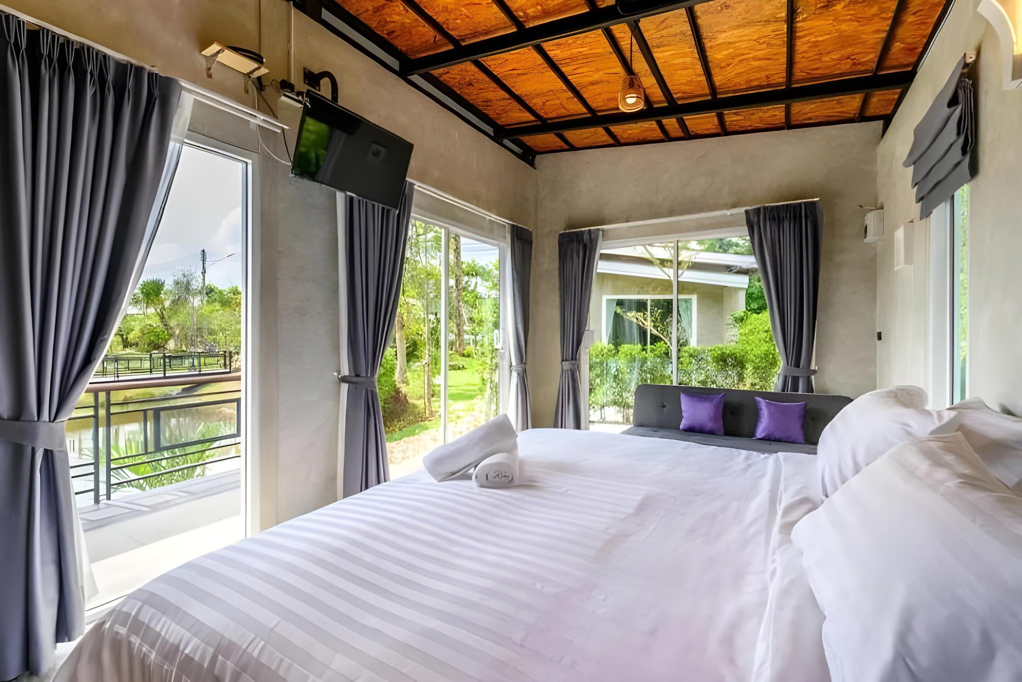 Loft, Villa, King Bed, Garden View