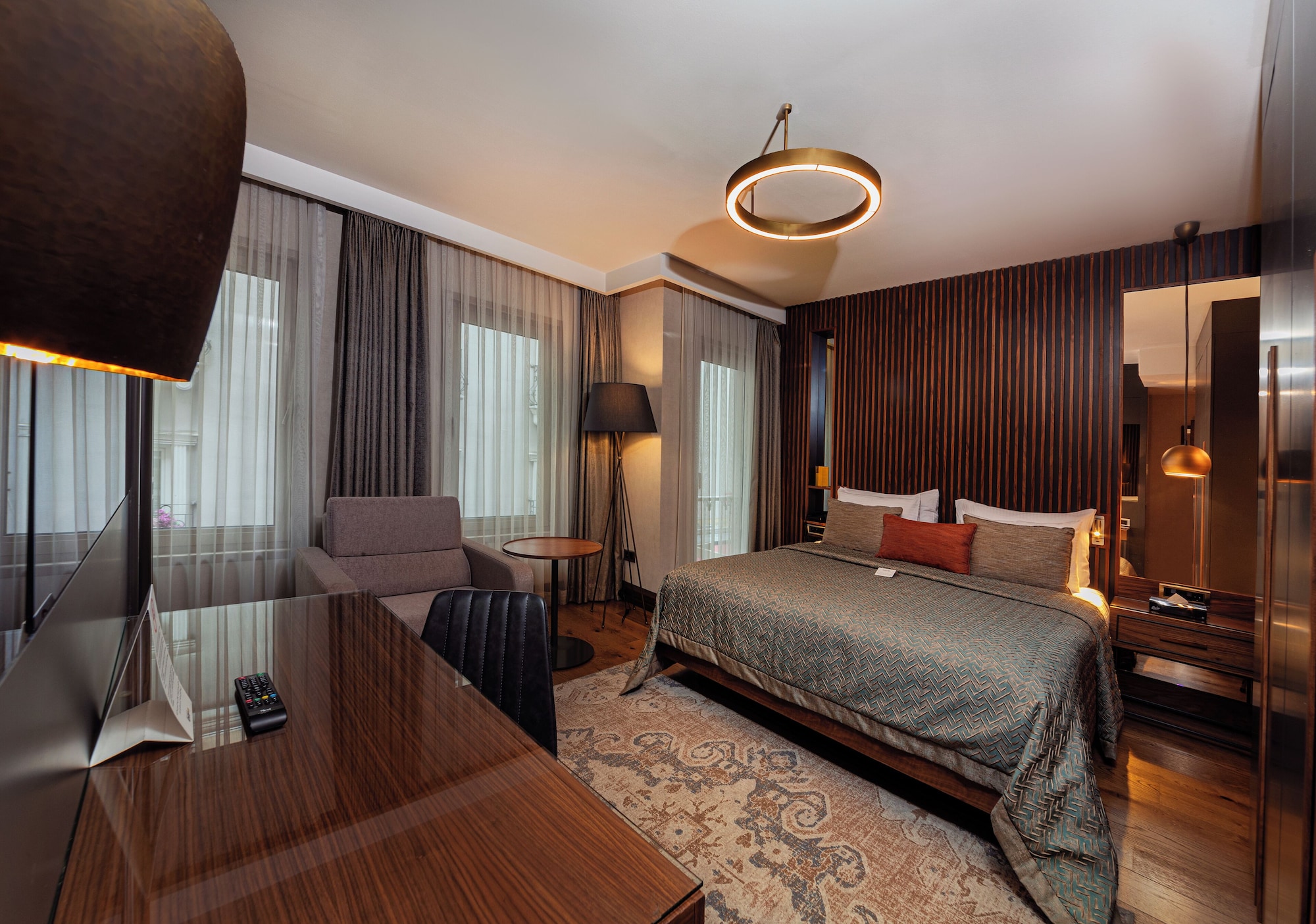 DELUXE, DOUBLE BED