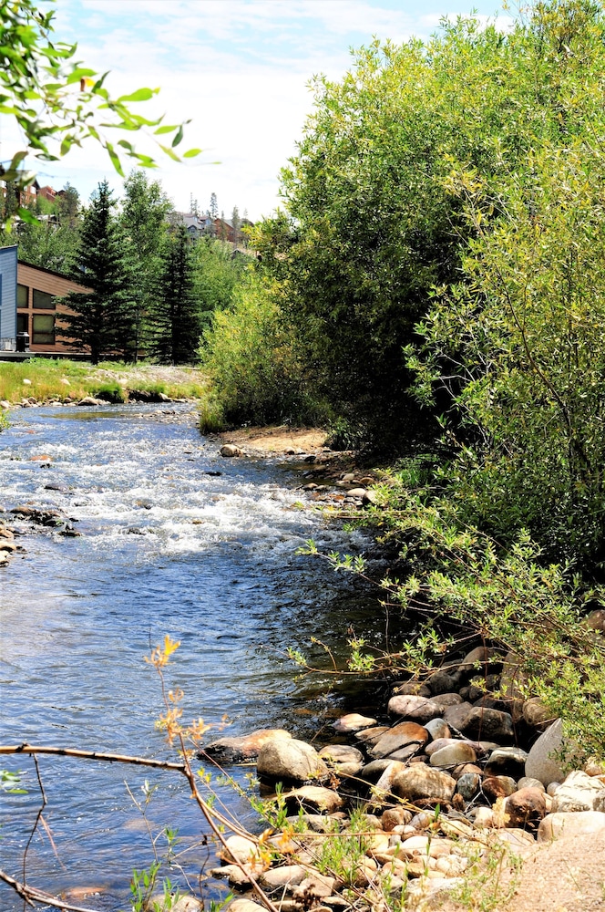 Twin Rivers Condominiums by Alderwood Colorado Management 43/47