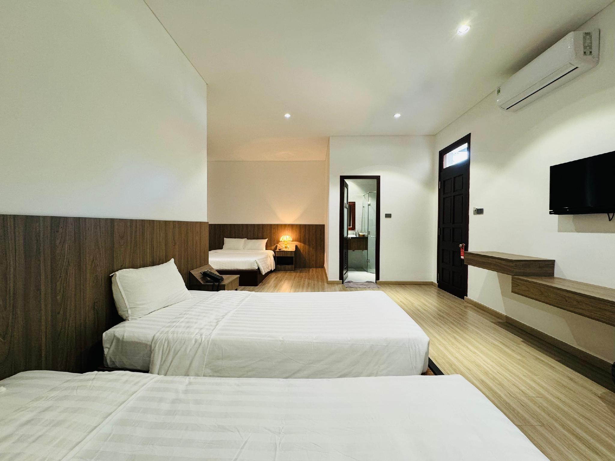 Deluxe, Double and Twin Beds, Garden View