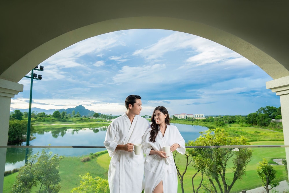 Wyndham Sky Lake Resort and Villas 24/50