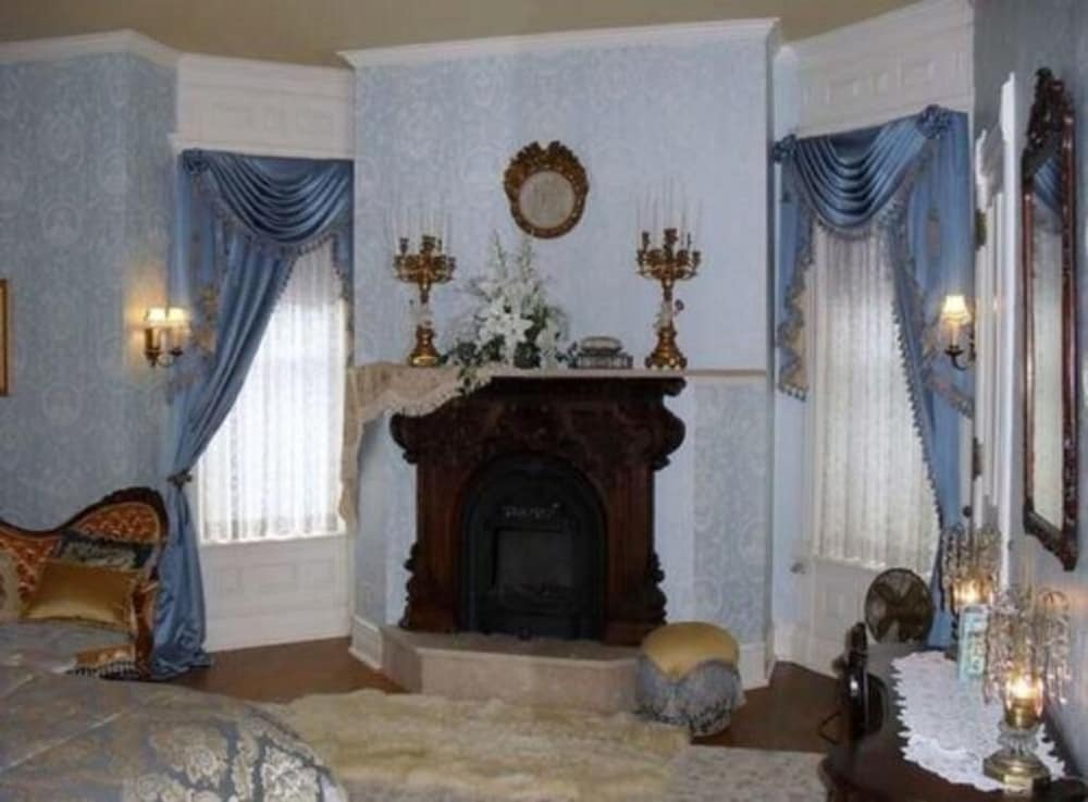 Alexander Mansion Historic Bed and Breakfast 10/48