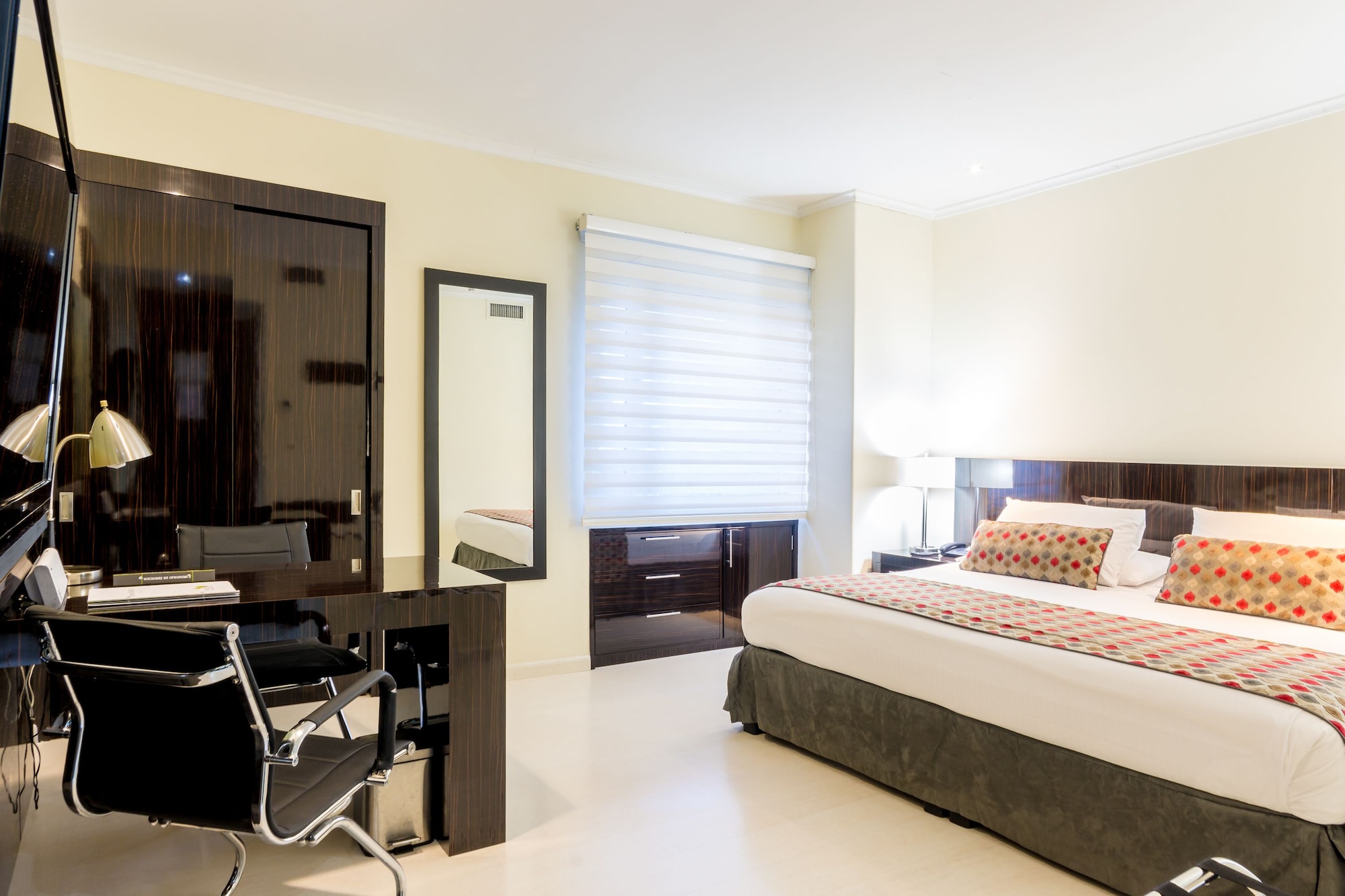 غرفة كلاسيكية بسرير كينج، GHL Hotel Porton Medellin 4/10