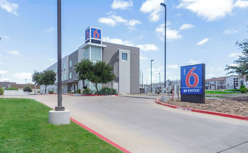 Motel6 Laredo, TX - Airport 56/66