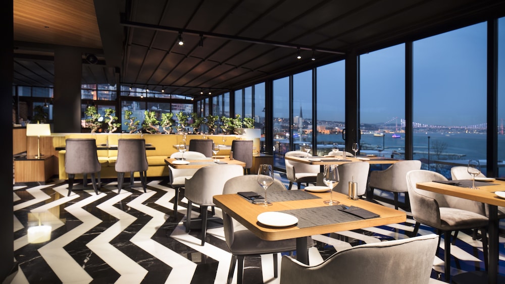 METROPOLITAN HOTELS BOSPHORUS 53/75