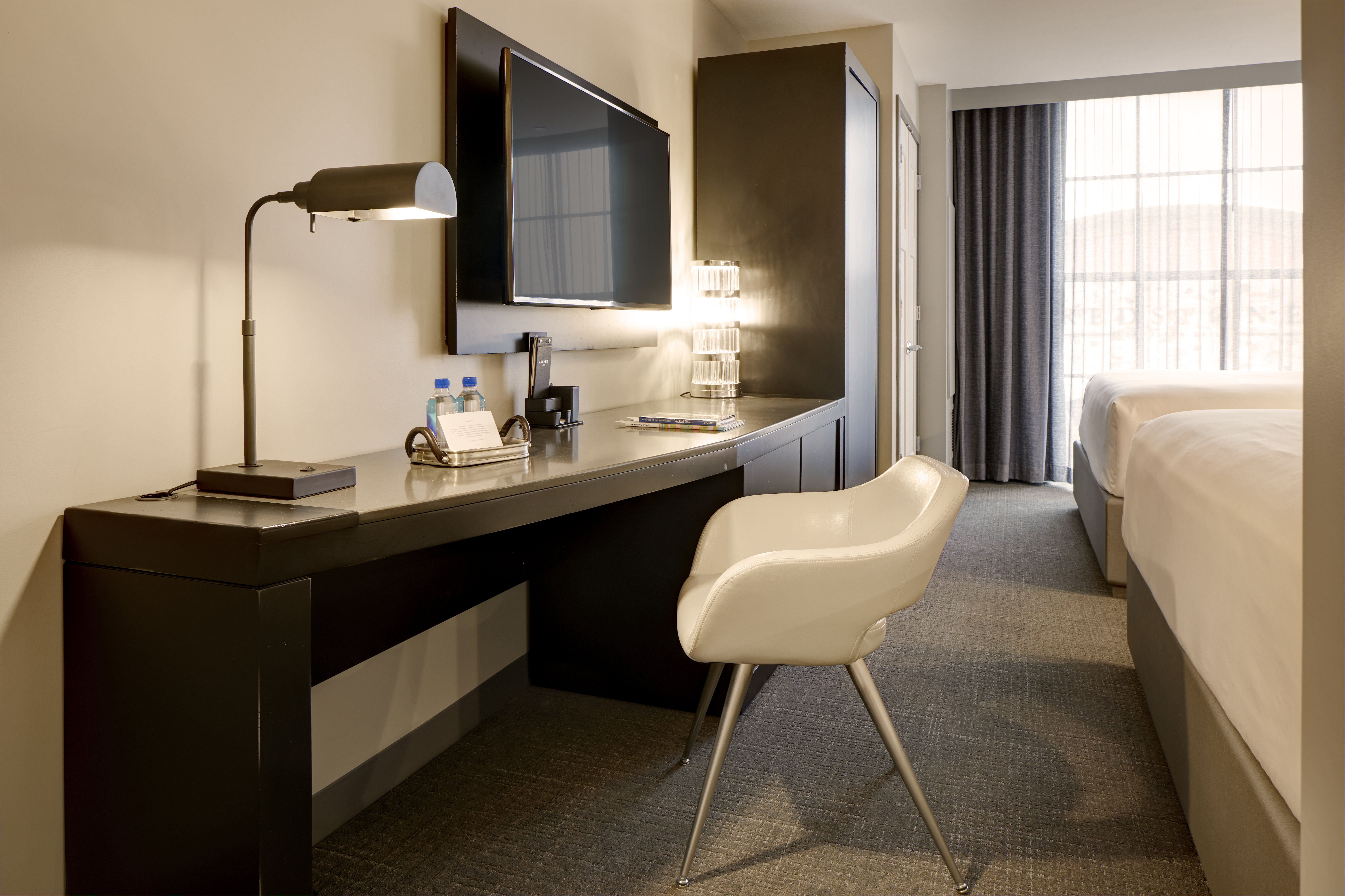 غرفة بسرير كينج بحوض استحمام لذوي الإعاقة، Archer Hotel Burlington 5/5
