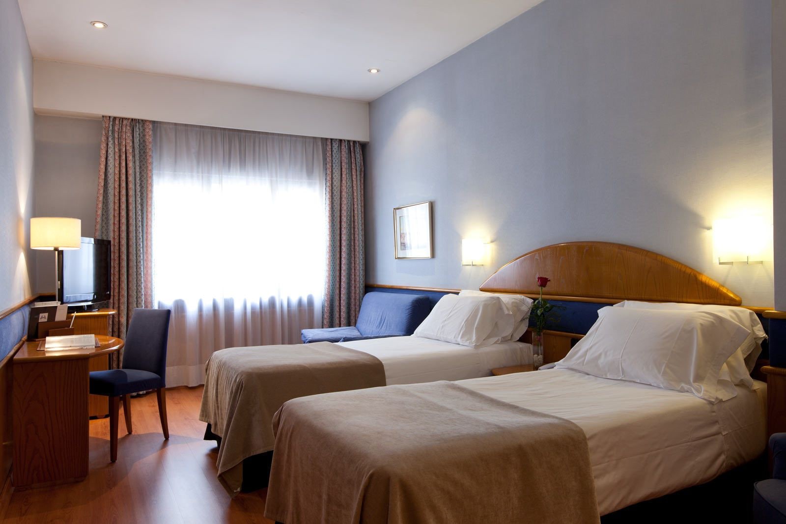 ROOM, QUADRUPLE