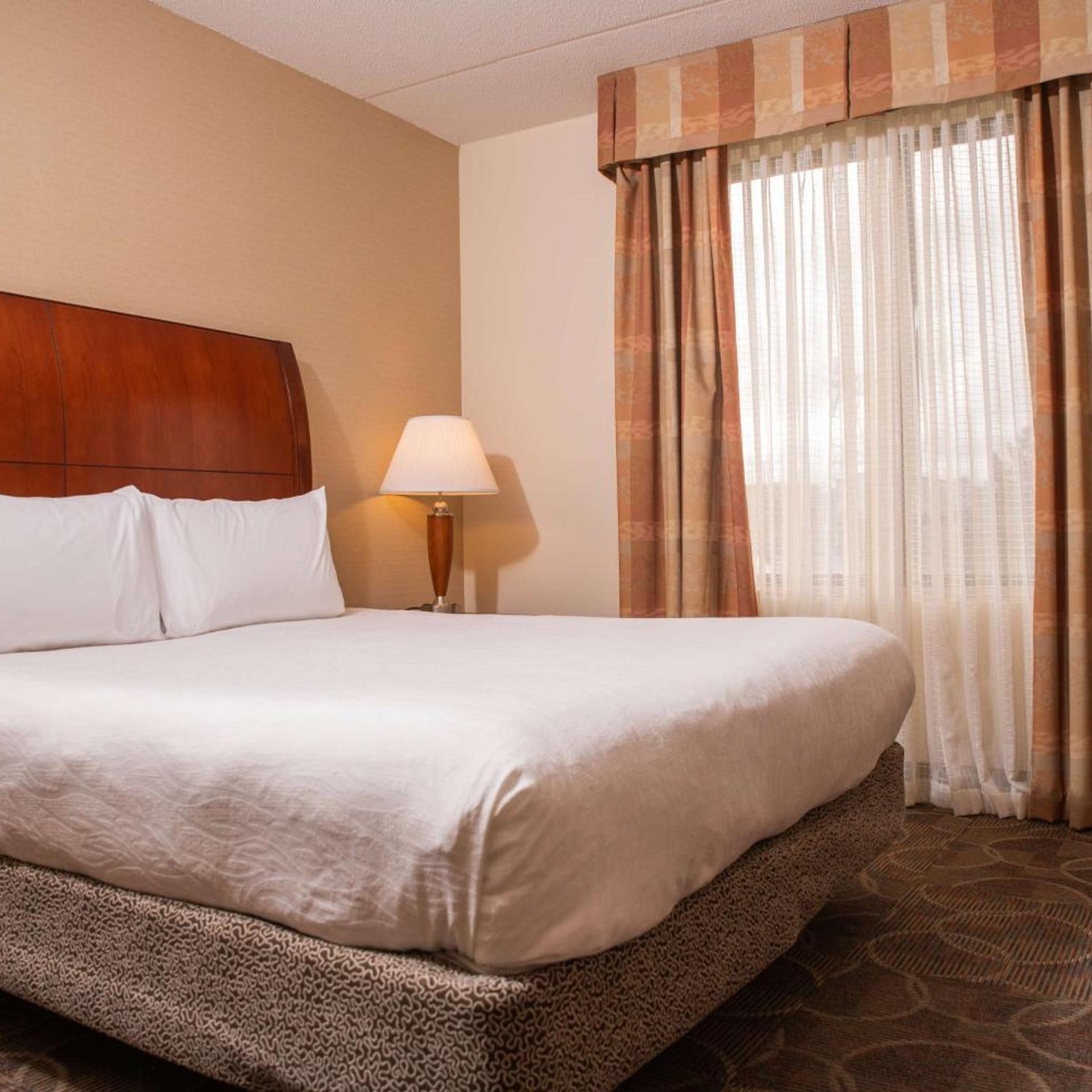 ROOM, KING BED