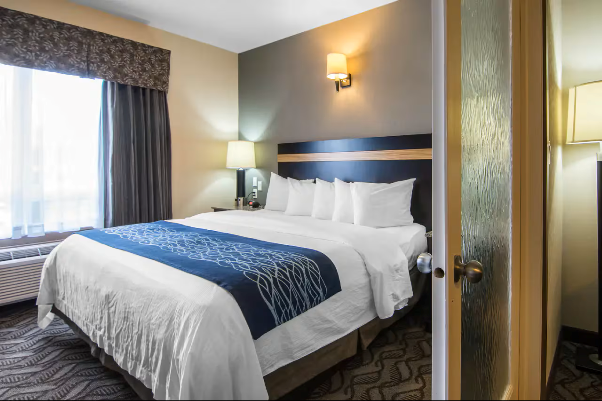Efficiency, Suite, Queen Bed