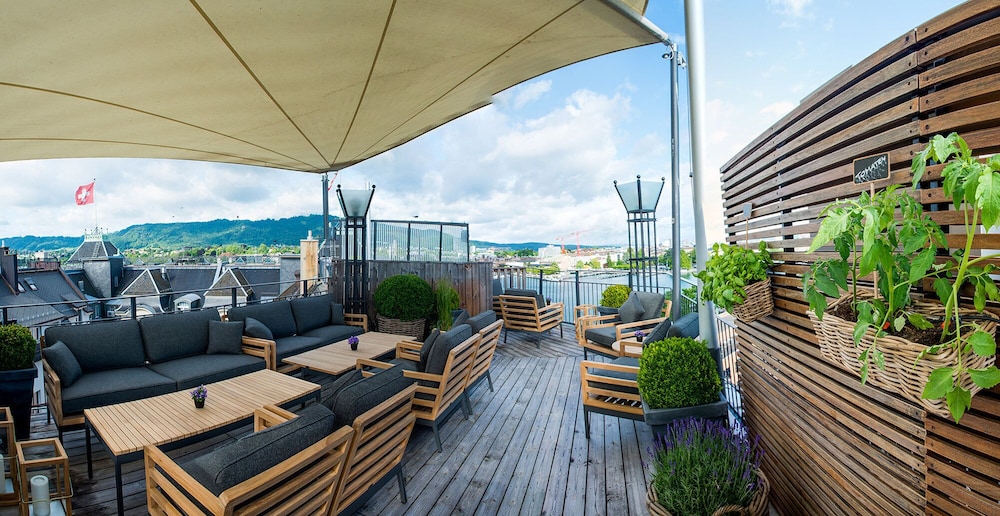 Small Luxury Hotel Ambassador Zurich 35/48