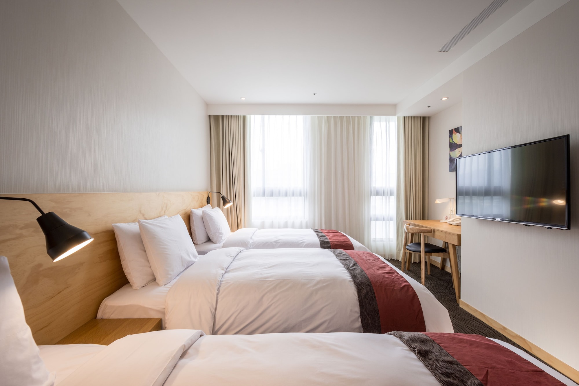 ROOM, TRIPLE, 3 BEDS, CITY VIEW