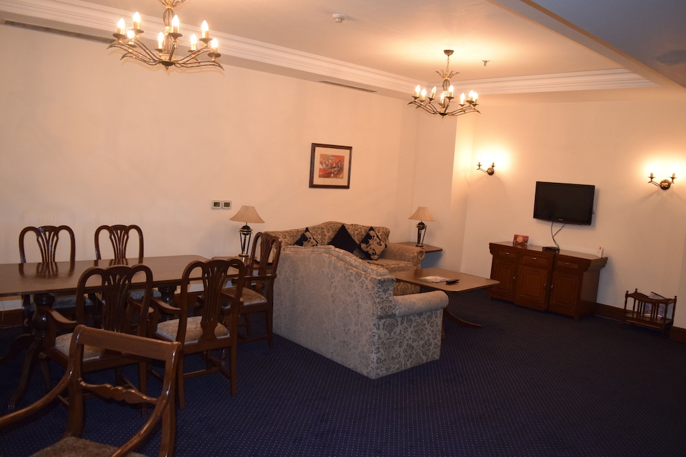 The Bristol Hotel 46/68