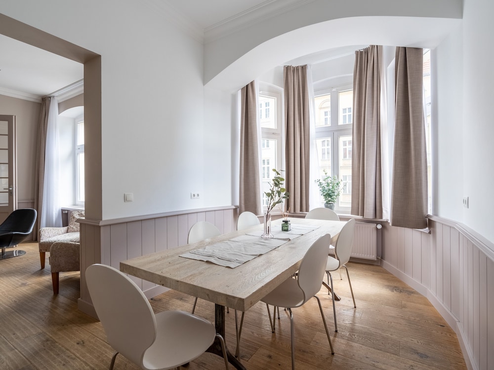 Schoenhouse Apartments 36/50
