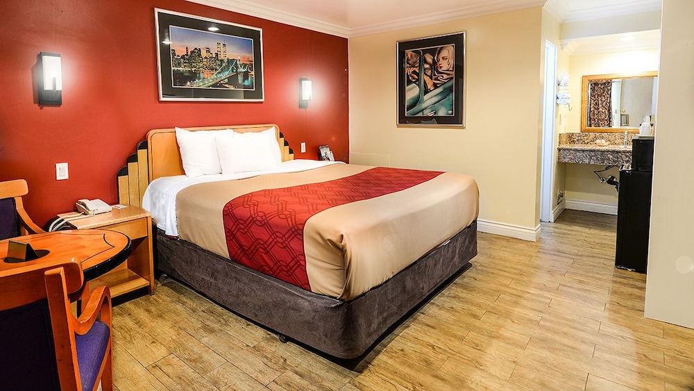 Aqua Venture Inn 6/24
